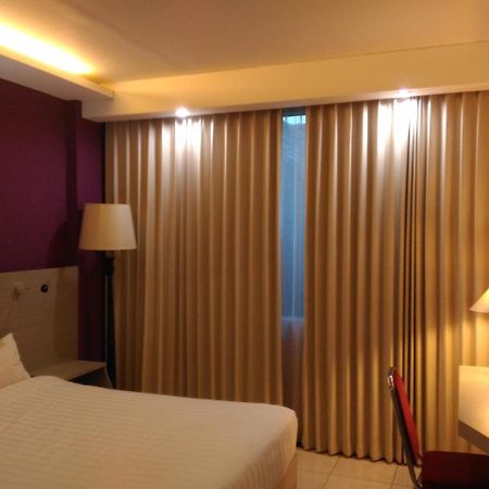 Hotel Kharisma Madiun Esterno foto