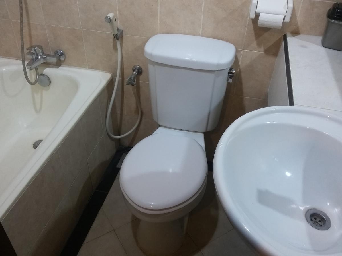 Hotel Kharisma Madiun Esterno foto