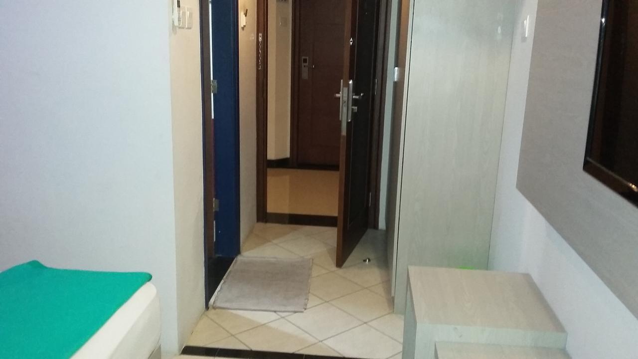 Hotel Kharisma Madiun Esterno foto