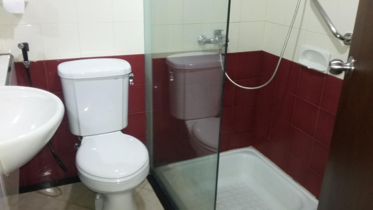 Hotel Kharisma Madiun Esterno foto