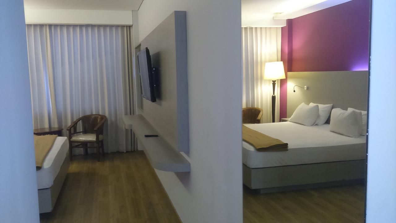 Hotel Kharisma Madiun Esterno foto