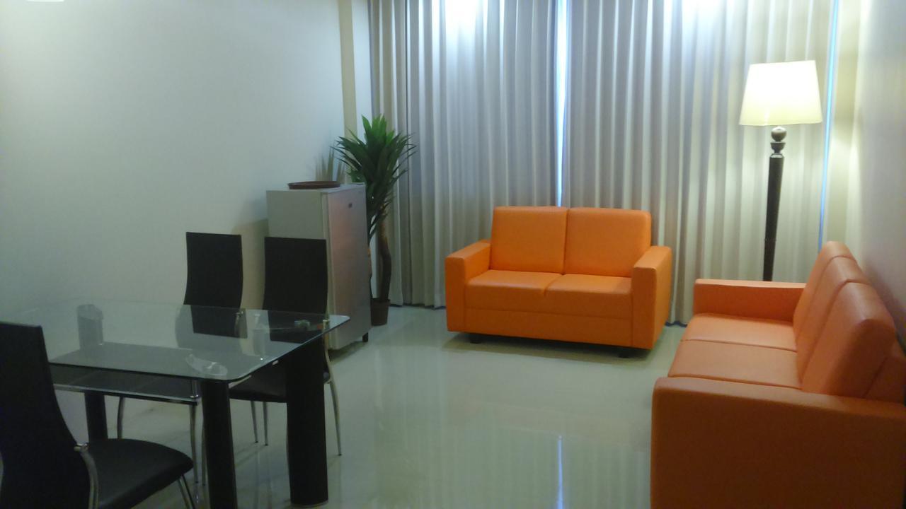 Hotel Kharisma Madiun Esterno foto