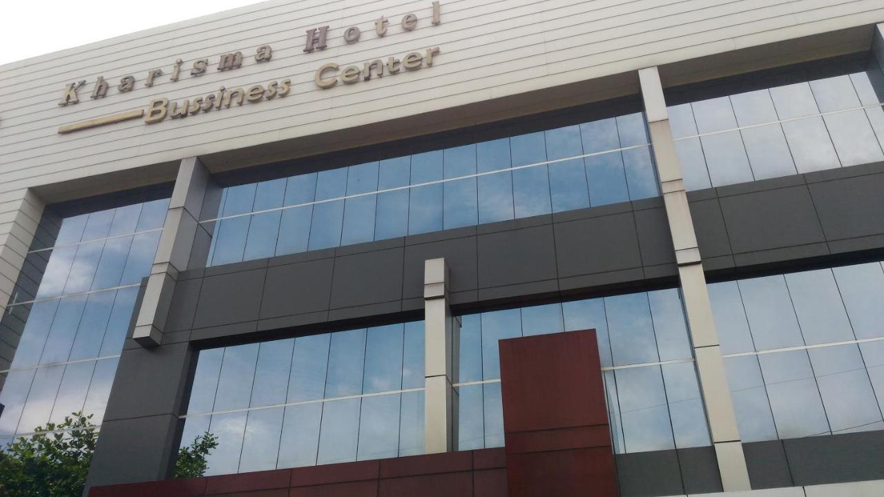 Hotel Kharisma Madiun Esterno foto